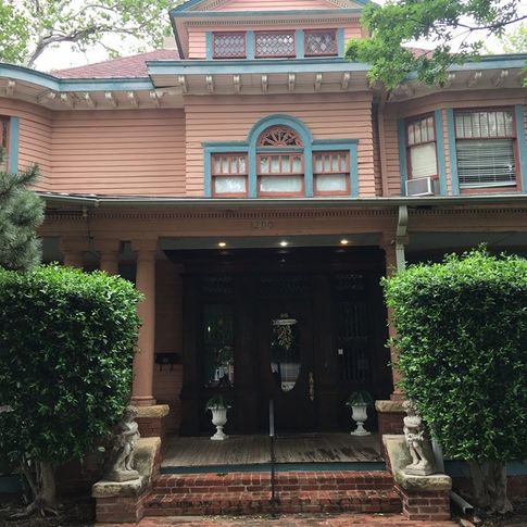 Book a stay at the stately Grandison Inn at Maney Park in Oklahoma City for Victorian-era architecture.