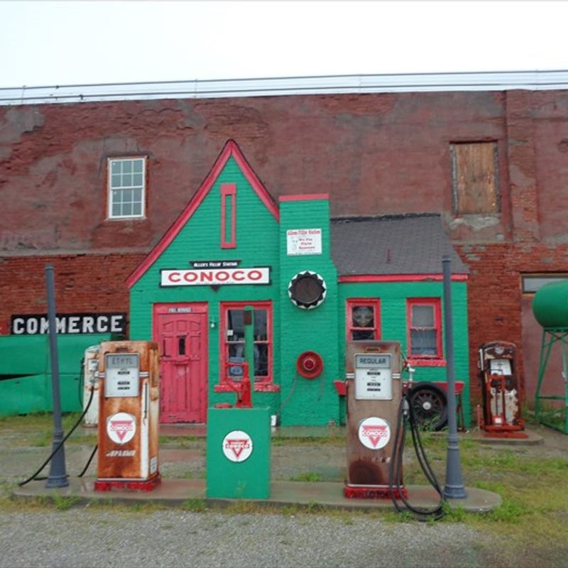 Allen's Conoco Fillin' Station Oklahoma's Official