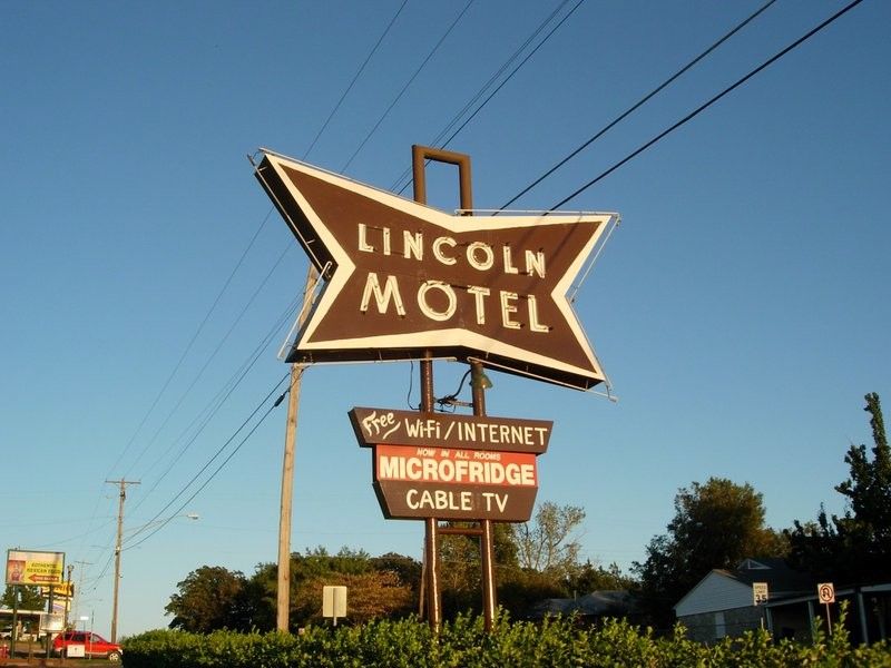 Neon Signs on Route 66 | TravelOK.com - Oklahoma's Official Travel ...