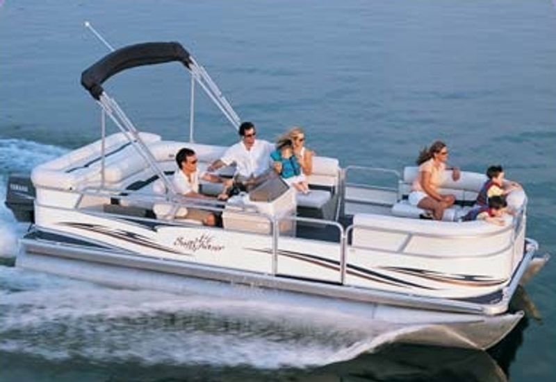 Rent a pontoon boat, ski boat or WaveRunner from Sail Grand Waterfront and enjoy a day on the water at Grand Lake with your family.