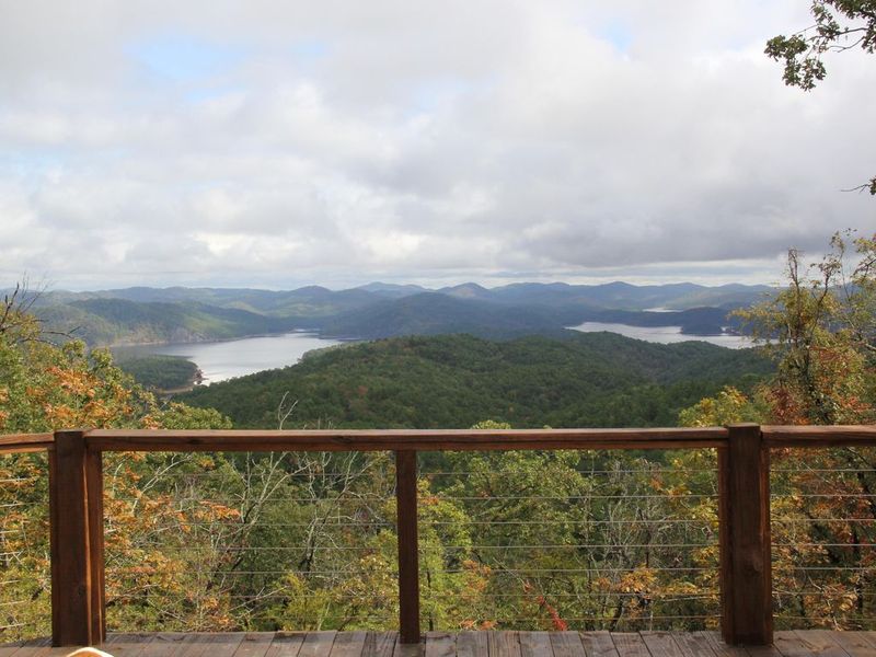 Located entirely off the grid, the Cliffhouse Cabin in Smithville offers unparalleled views of Broken Bow Lake in southeast Oklahoma.