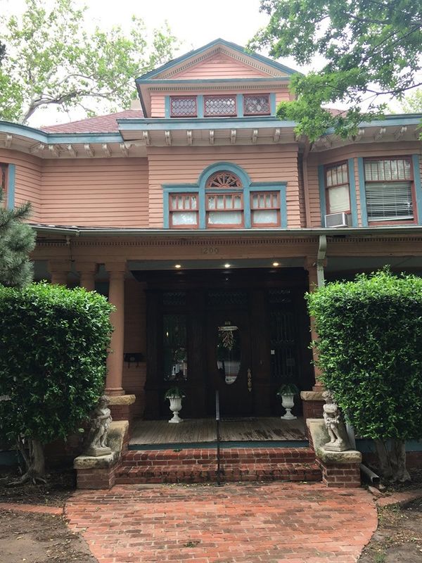 Book a stay at the stately Grandison Inn at Maney Park in Oklahoma City for Victorian-era architecture.