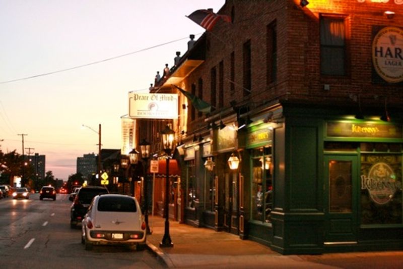 Local places. Черри стрит. Utica Square Tulsa, Oklahoma. Cherry Street.