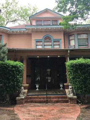 Grand Victorian B&B Stays in Oklahoma