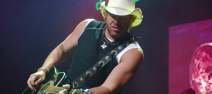 Toby Keith Takes the Stage for Phenomenal Performance