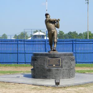 Mickey Mantle Memorial Statue   - Oklahoma's Official Travel &  Tourism Site