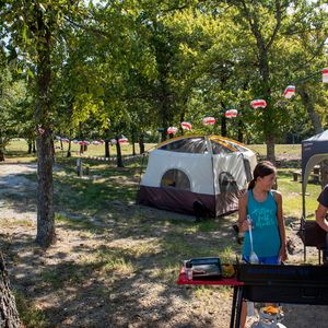 Enjoy plenty of places to set up camp and grill outdoors at Arrowhead State Park. Photo by Lori Duckworth/Oklahoma Tourism.