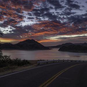 Enjoy a variety of water activities and breathtaking sunsets on Lake Altus-Lugert at Quartz Mountain State Park. Photo by Lori Duckworth/Oklahoma Tourism.