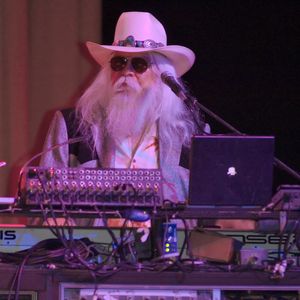 Leon Russell performing at his Oklahoma Music Hall of Fame induction ceremony in 2006