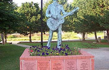 ITIN Woody Guthrie Statue