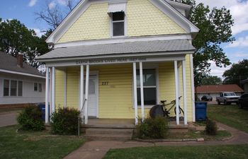 Garth Brooks lived in this yellow house in Stillwater while attending Oklahoma State University. 