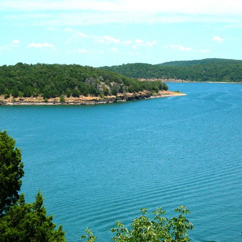 The clear, blue waters of Lake Tenkiller are the perfect backdrop for Tenkiller State Park, where guests enjoy camping, hiking, fishing and water sports of all kinds, including an underwater scuba diving park.